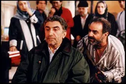  کدام صحنه به دستور رهبرشهید انقلاب به آژانس شیشه ای اضافه شد؟