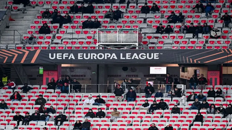 تیم پرادعا در ورزشگاه خالی هو شد!
