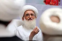 هشدار یک مرجع تقلید: حوزه جای تضعیف و زیر سوال بردن امام نیست


