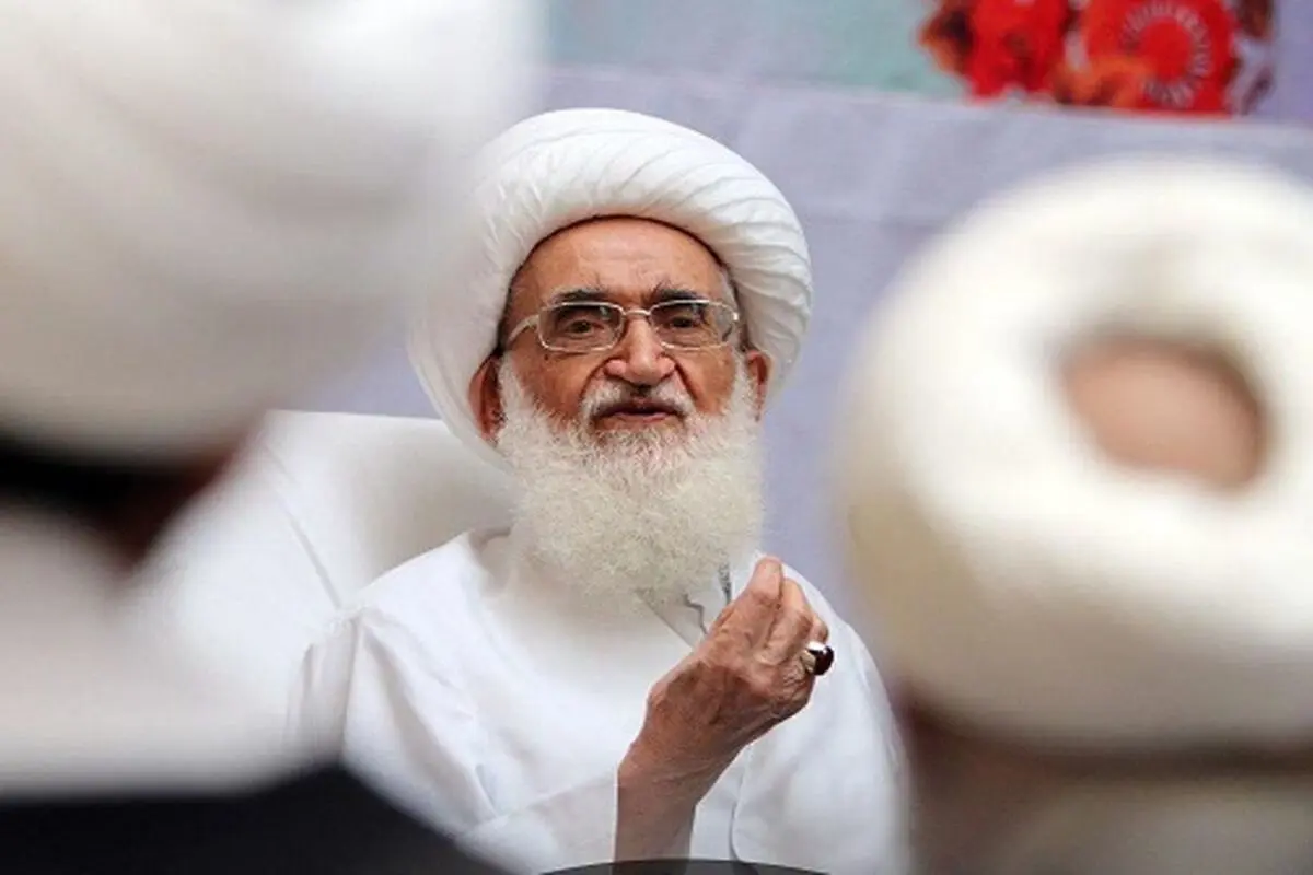 هشدار یک مرجع تقلید: حوزه جای تضعیف و زیر سوال بردن امام نیست

