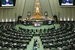   موافقان استیضاح وزیر صمت در جلسه استیضاح چه گفتند؟/از پراید ۵۰۰ میلیونی تا واگذاری خودرو به نمایندگان/ واکنش قالیباف به غیبت رئیسی/ دفاع فاطمی امین از عملکرد وزارت صمت/ واکنش رئیسی به واگذاری خودروهای شاسی‌بلند به نمایندگان