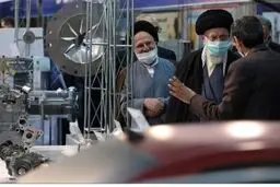 قائد الثورة الإسلامیة یتفقد معرض القدرات الصناعیة 