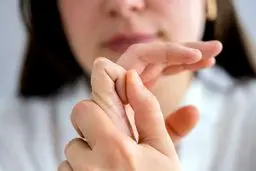 قولنج‌ شکستن و آرتروز؛ حقیقت علمی یا ترس بی‌پایه؟