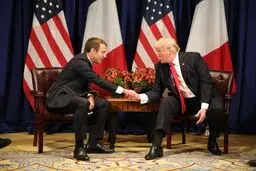 تصویری متفاوت از ترامپ و مکرون در ورسای + عکس