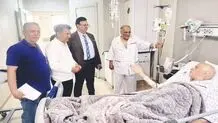 عیادت قلعه‌نویی از دو ورزشی قدیمی در بیمارستان