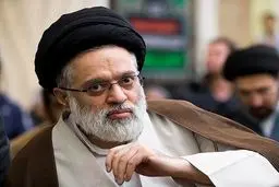 فرزند ارشد رهبری در مراسم تدفین پیکر «ابراهیم رئیسی»/ عکس