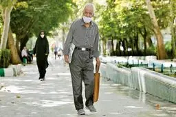 برخی بازنشسته‌ها توان خرید دندان مصنوعی را هم ندارند

