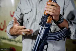 آموزش کار با سلاح در میدان ونک تهران + عکس