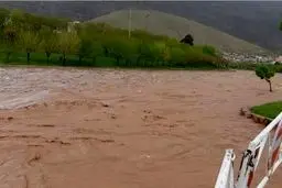 صدور هشدار قرمز در شهرستان فیروزکوه/ مردم در حاشیه رودخانه‌ها تردد نکنند

