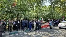زندانیان پای کار زندان اوین ایستادند 