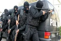 گروگان‌گیری مسلحانه در شیراز؛ کشته شدن یک زن/ عملیات تعقیب و گریز پلیس ادامه دارد

