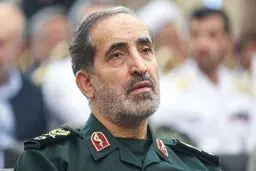 عکسی از دیدار شهیدان شادمانی و رشید با رهبری
