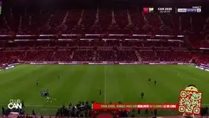 رونمایی اشرف حکیمی از توپ طلای آفریقا+ ویدئو