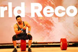 شب درخشان وزنه‌برداری با رکوردشکنی معینی