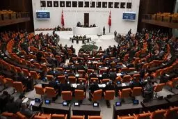 درگیری فیزیکی در پارلمان ترکیه هنگام ادای سوگند وزیر دادگستری