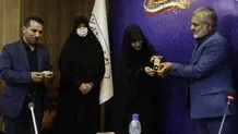 زن درگیرشده بر سر حجاب مسافری در قطار تهران-یزد، سفیر شد