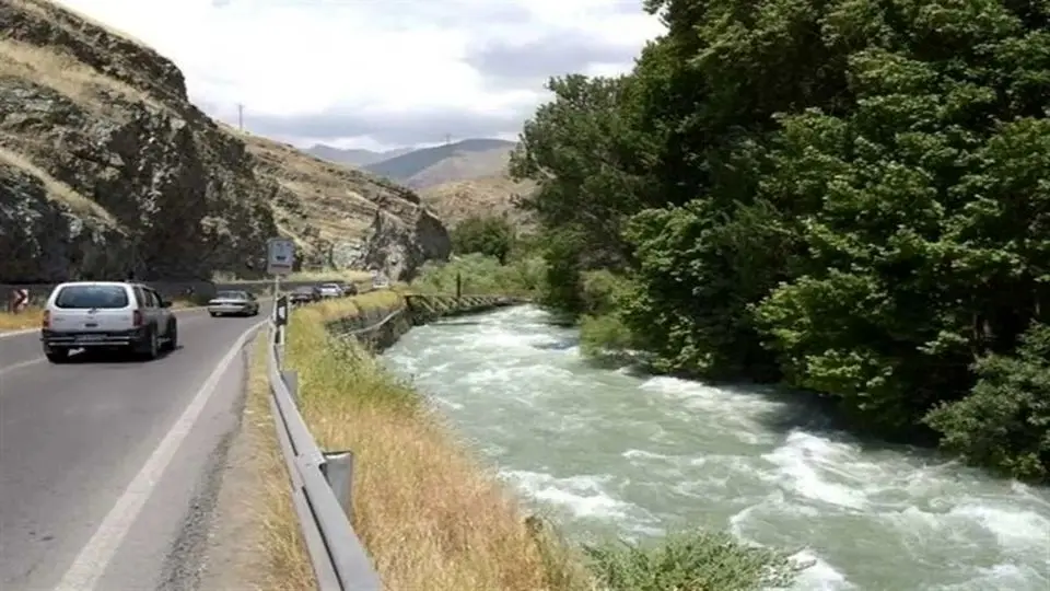 مسافران ۵ استان از تردد در حاشیه رودخانه‌ها خودداری کنند
