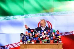 پزشکیان در صف اول: مریض نباید به خاطر نداشتن پول، خانه و زندگی خود را بفروشد/ ویدئو