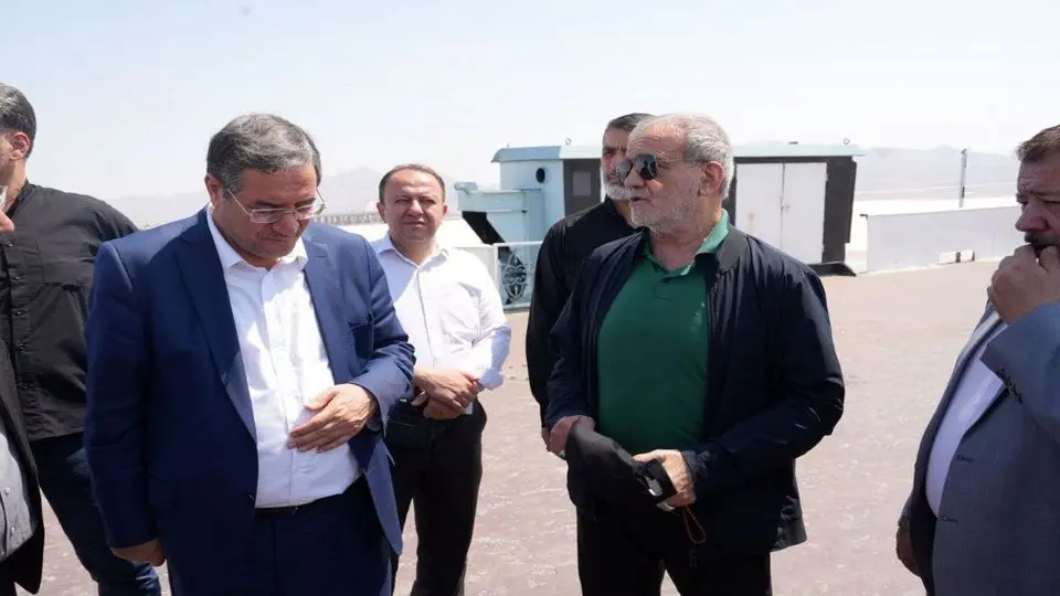 بازدید مسعود پزشکیان از دریاچه ارومیه+ عکس