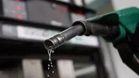 انحصار خودروسازی و هدررفت نیمی از بنزین کشور
