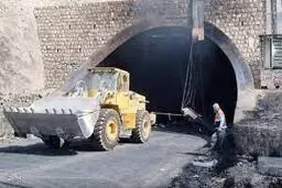 هشت خودروی سوخته از تونل تنگه زاع حاجی‌آباد خارج شد

