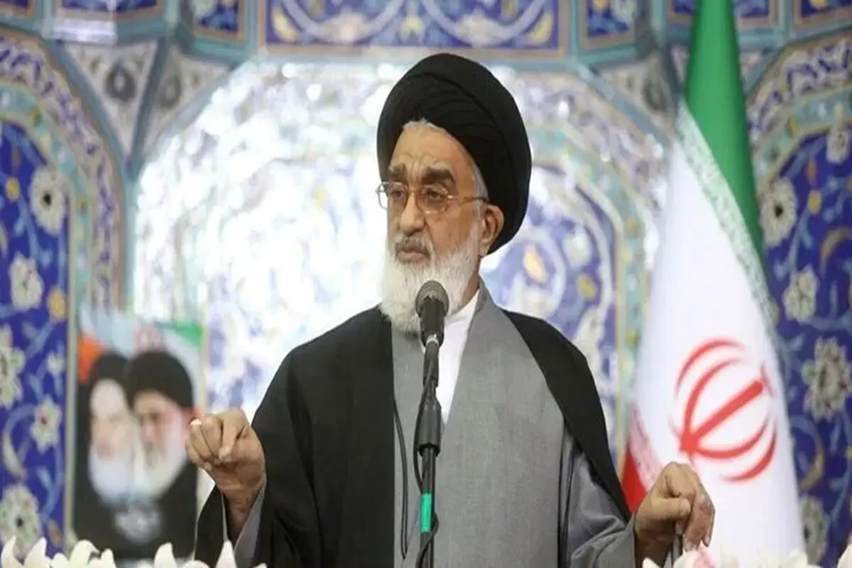 امام جمعه قم: انتخاب رهبری موروثی نبود