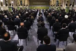 Leader receives Iranian lawmakers