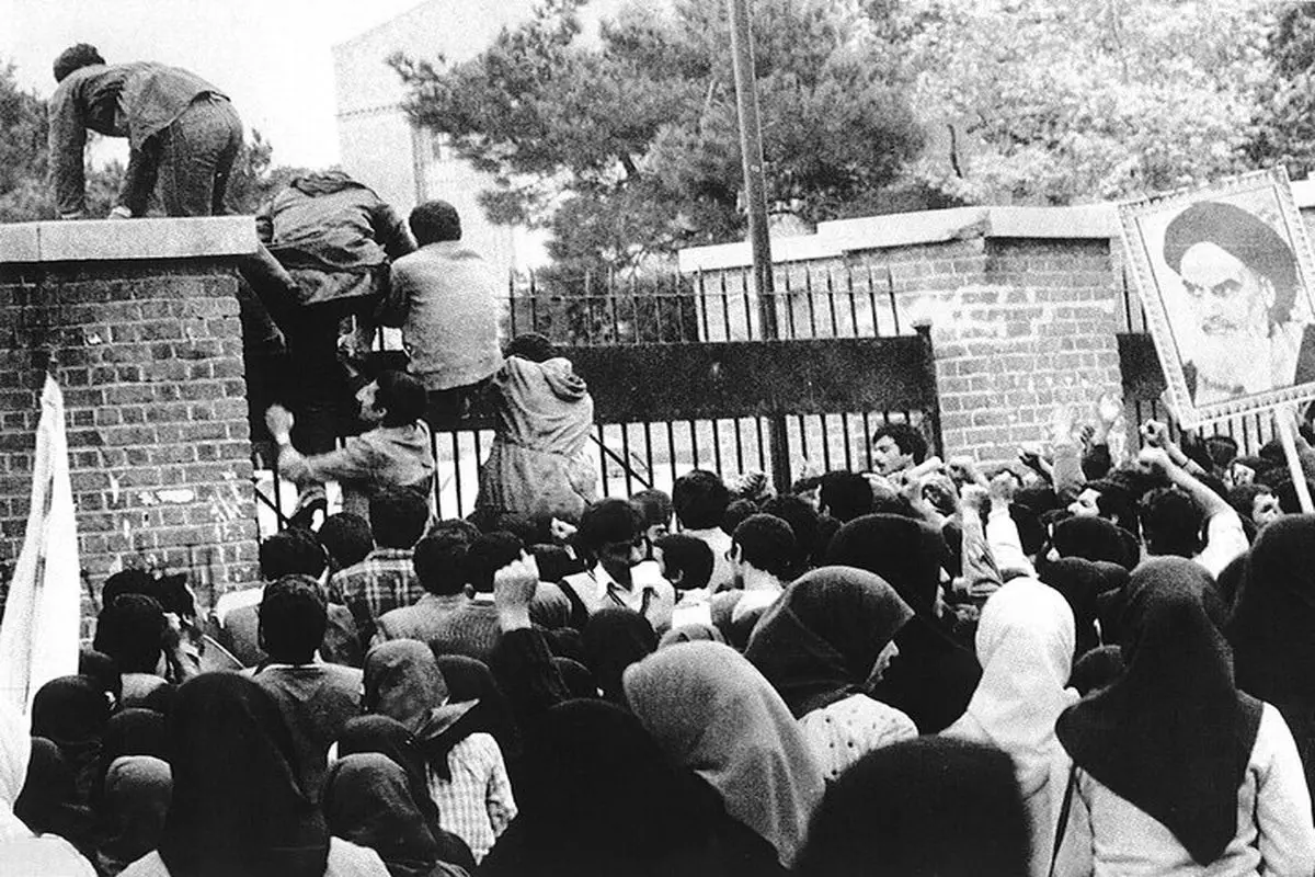 چرا امام خمینی دستور آزادی زنان و سیاهپوستان آمریکایی گروگان در لانه جاسوسی را صادر کرد؟