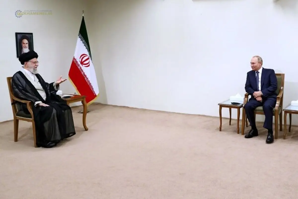 رهبر انقلاب:آمریکایی‌ها باید از منطقه شرق فرات در سوریه بیرون رانده شوند