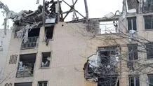پنجره‌های شکسته یک شهرک مسکونی به دلیل حملات آمریکا و اسرائیل + عکس