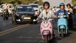 مصوبه دولت، ترس از تبرج؛ گواهینامه موتورسواری زنان قربانی نگرانی‌های حجاب شد؟
