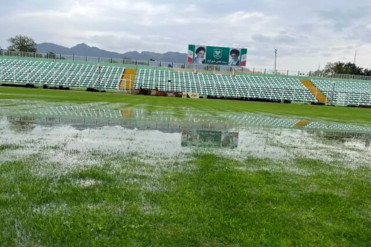 استفاده از هلی‌کوپتر برای خشک کردن چمن 