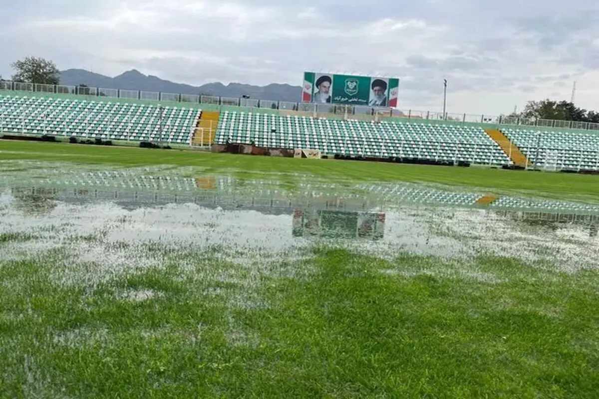 استفاده از هلی‌کوپتر برای خشک کردن چمن 
