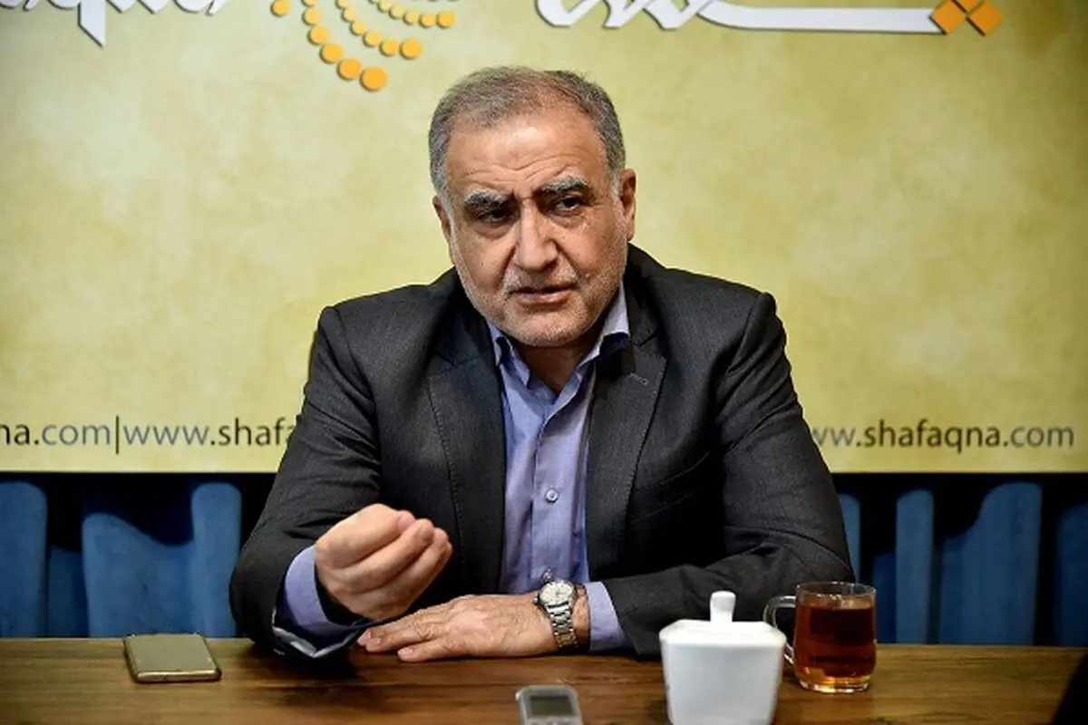 مردم پول مرسدس بنز پرداخت می‌کنند اما خودرو آشغال سوار می‌شوند

