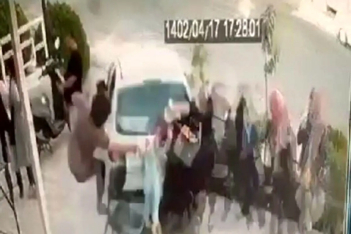 تصادف هولناک یک خودرو با عابران در شیراز/ ویدئو

