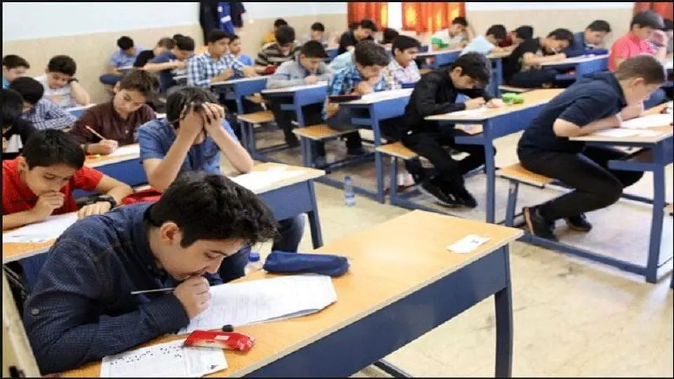 معیدفر از تلاشهای طبقه متوسط بر حفظ منزلت میگوید