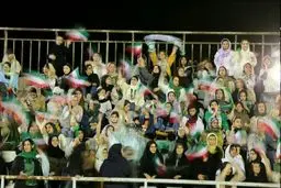 اولین حضور زنان اراکی در ورزشگاه/ ویدئو