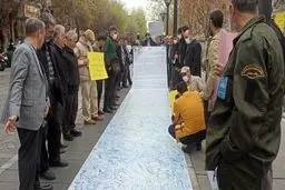تحویل طومار شکایت علیه پهلوی به نماینده دادستان کشور 