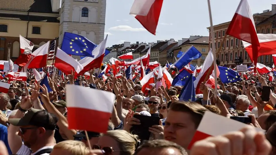 بزرگترین تظاهرات ضددولتی مردم لهستان/ ویدیو