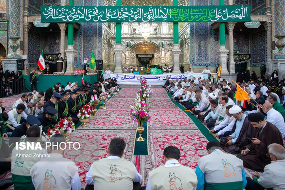 گل آرایی حرم امام رضا با شاخه گل و سازه جدید