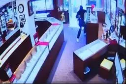 سرقت سریع از جواهرفروشی/ در کمتراز دو دقیقه دو‌میلیون دلار سرقت شد 