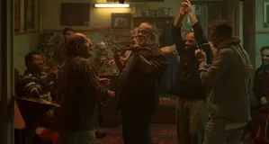 پیرپسر همچنان می‌فروشد