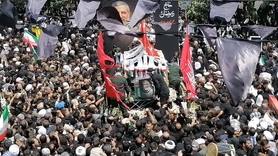 تشییع و خاکسپاری شهید ایزدی در قم انجام شد + ویدئو