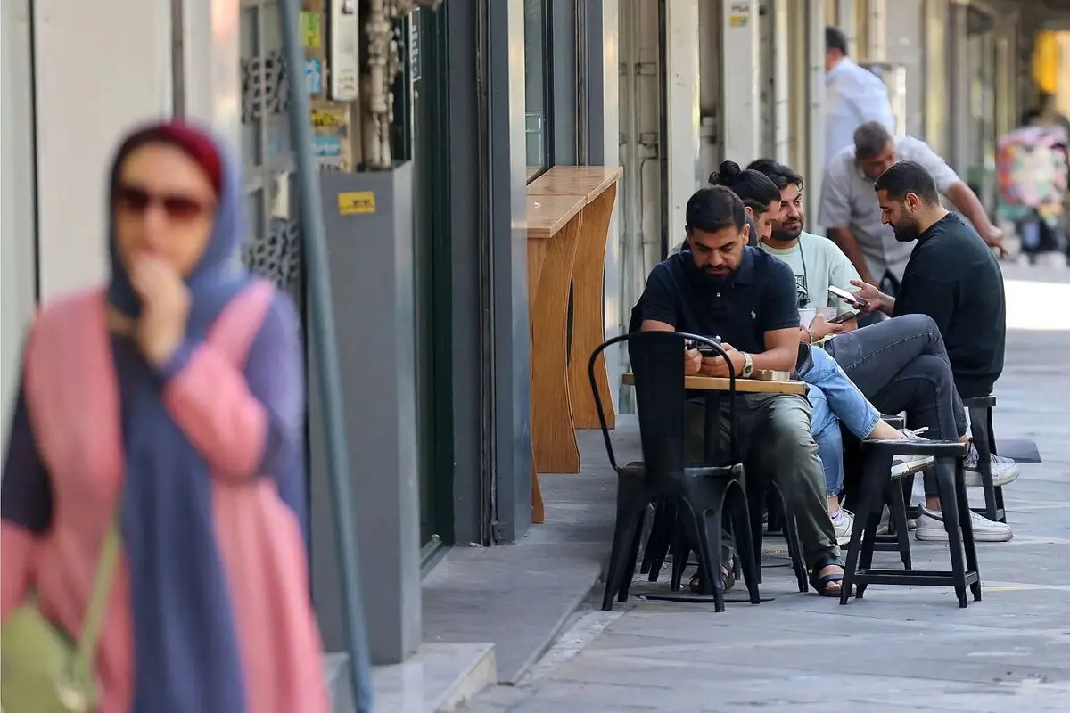 فایننشال‌تایمز: کافه‌های تهران پناهگاهی برای فرار از بحران اقتصادی و اضطراب جنگ شده‌اند