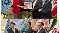 اهدای سفال لالجین به سفیر کره جنوبی توسط مدیرعامل شرکت سیاحتی علیصدر