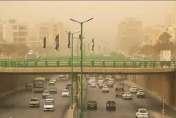 هجوم گرد و غبار به قم؛ کاهش دید و آلودگی هوا