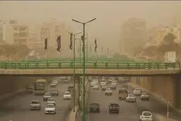 هجوم گرد و غبار به قم؛ کاهش دید و آلودگی هوا