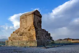 خطر شخم‌زنی بناها و محوطه‌های تاریخی