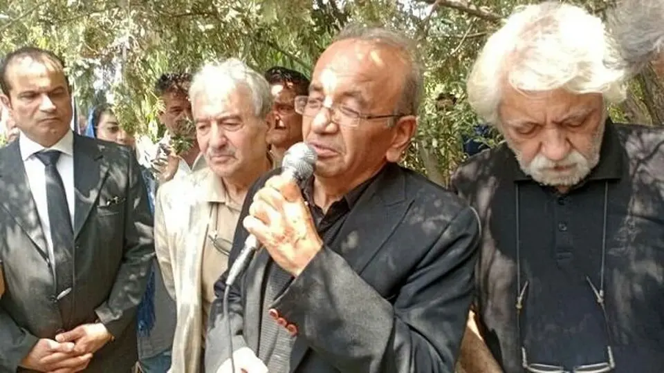 همایون کنار فردین به خاک سپرده شد