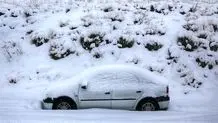 دفن شدن خودروهای بانه زیر برف/ ویدئو